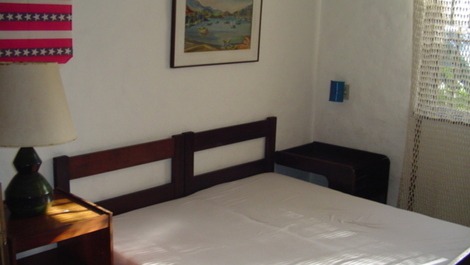 QUARTO 2 - REVERSÍVEL - casal /solteiro.