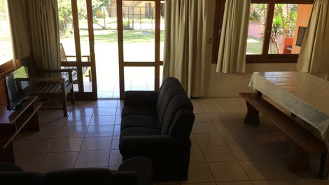 HERMOSA CASA, GRANDE Y CONFORTABLE A 50 METROS DEL MAR