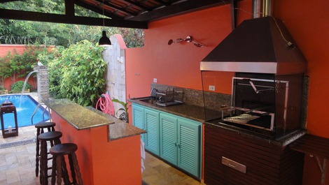 Casa em Condomínio - 6 suites com Ar, piscina priv, Churrasq, Wifi