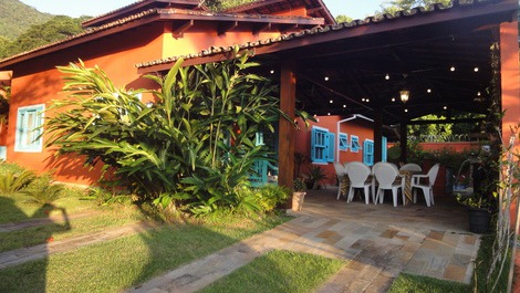 Casa em Condomínio - 6 suites com Ar, piscina priv, Churrasq, Wifi