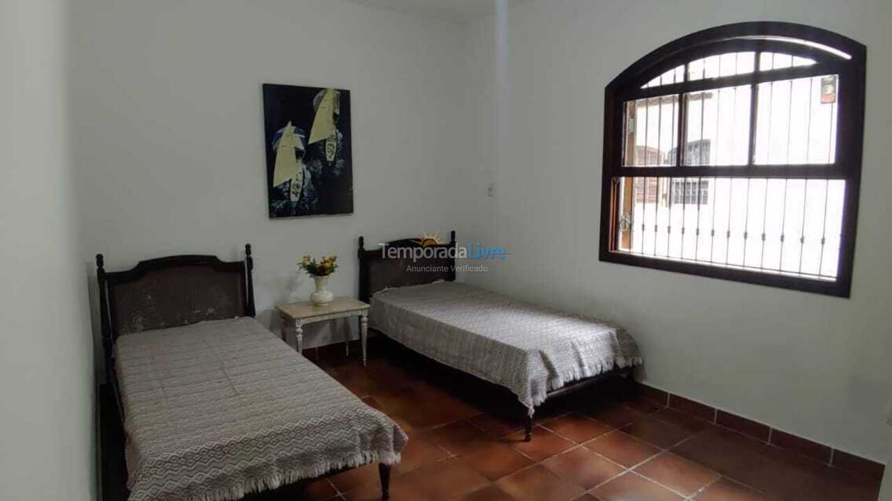 Casa para aluguel de temporada em Ubatuba (Enseada)