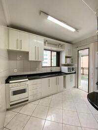 Seasonal apartment close to Russi and Russi shopping in Meia Praia!