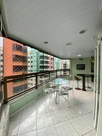 Seasonal apartment close to Russi and Russi shopping in Meia Praia!