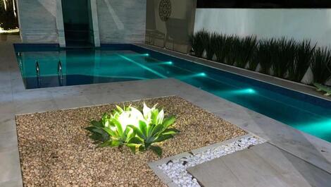 Visao piscina com luzes led