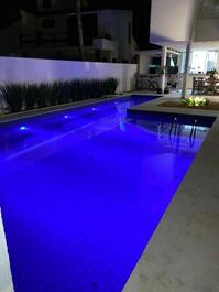 Casa alto padrão sobrado 5 suítes,sauna,piscina