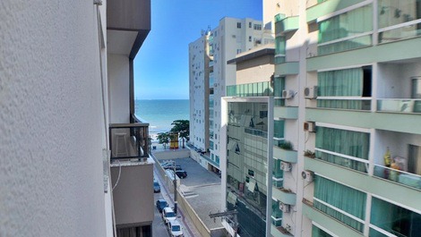 Ed. Márcia: 2 quartos quadra mar // ar condicionado