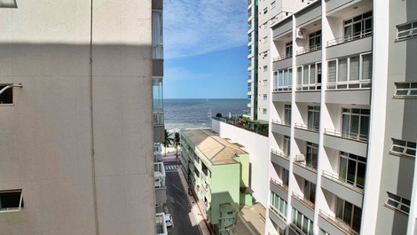 Ed. Itamaracá: 1 quarto na quadra do mar // wifi // ar condicionado