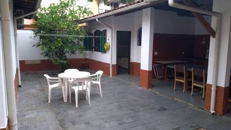 Agradable casa en Ubatuba a sólo 200mts del mar