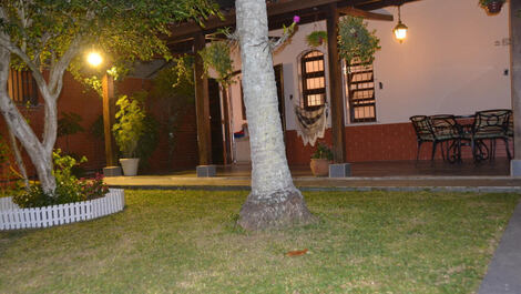 Agradable casa en Ubatuba a sólo 200mts del mar