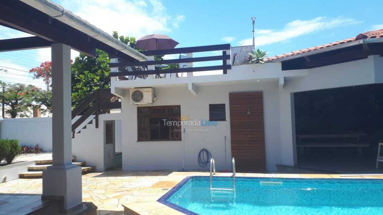 Casa para alquiler de vacaciones em Penha (Armaçao)