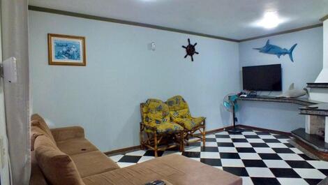 Linda casa con piscina y áreas de ocio