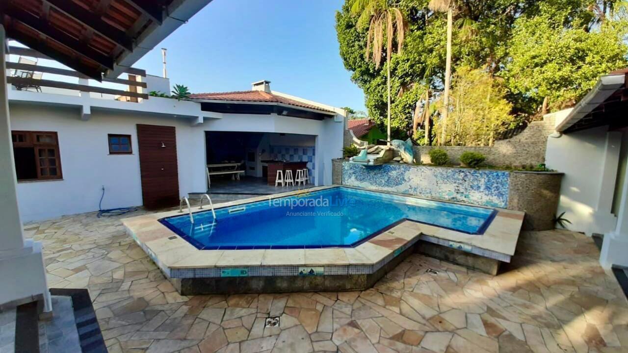Casa para alquiler de vacaciones em Penha (Armaçao)