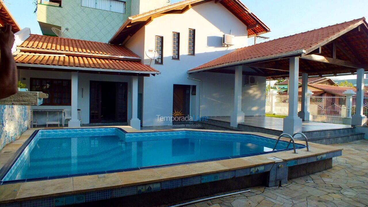 Casa para alquiler de vacaciones em Penha (Armaçao)