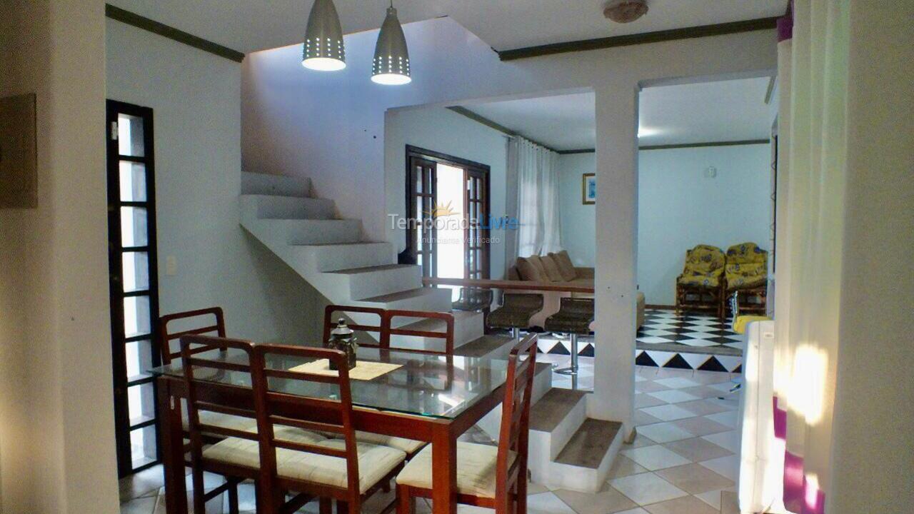 Casa para alquiler de vacaciones em Penha (Armaçao)
