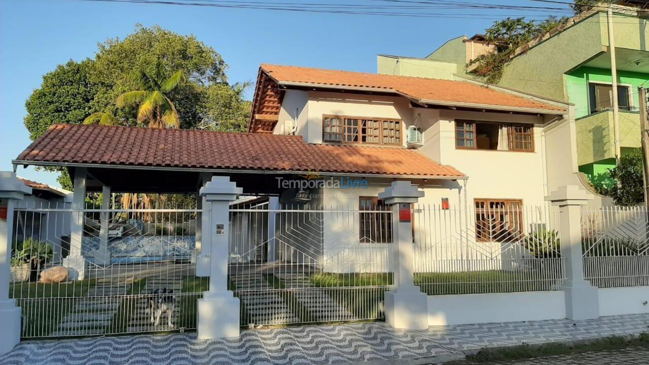 Casa para alquiler de vacaciones em Penha (Armaçao)