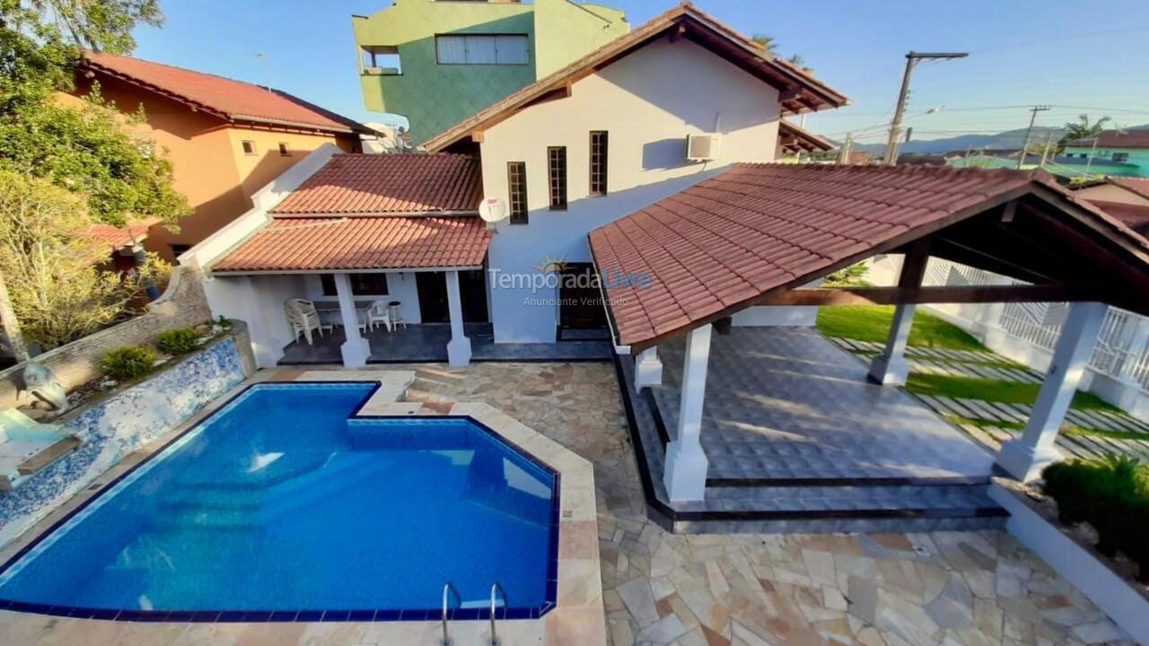Casa para alquiler de vacaciones em Penha (Armaçao)
