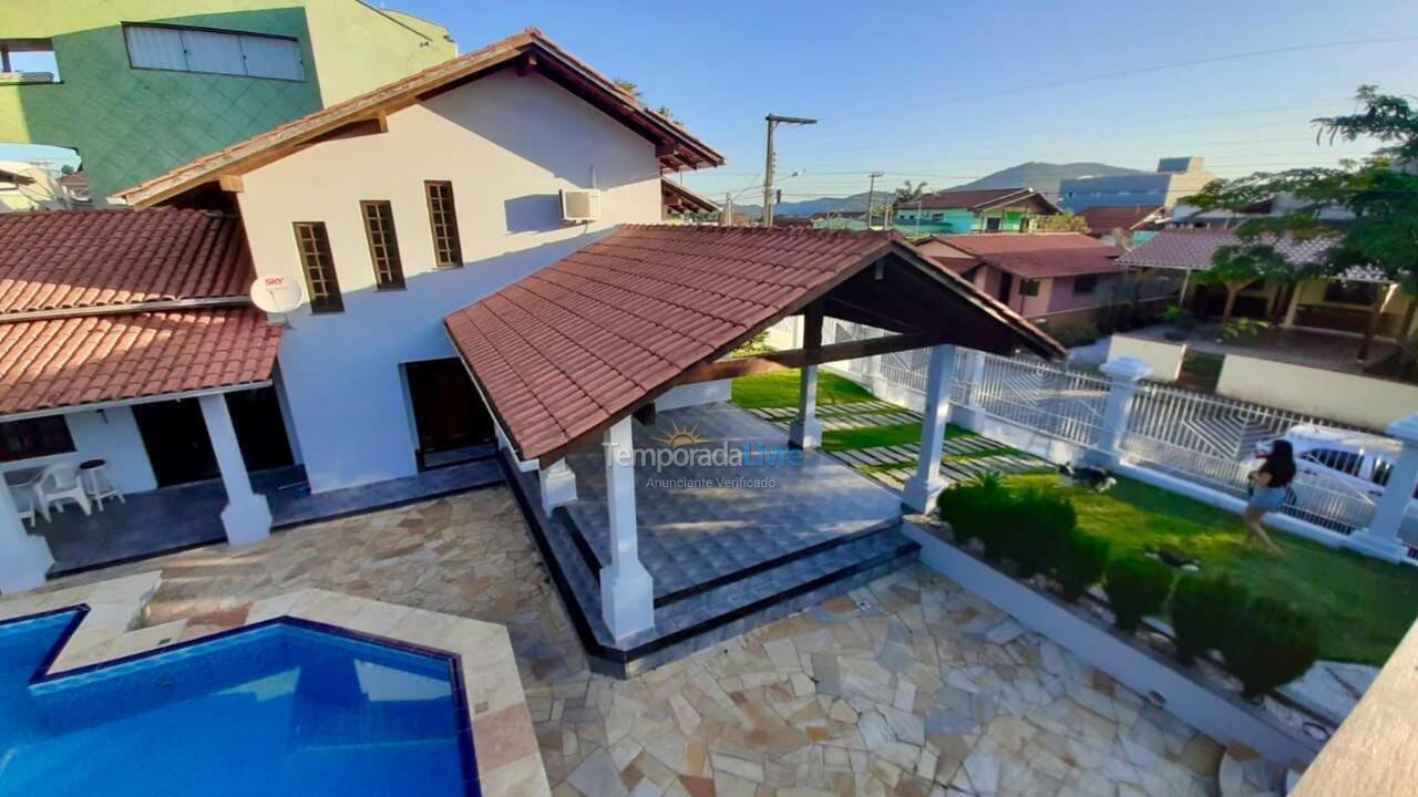 Casa para alquiler de vacaciones em Penha (Armaçao)