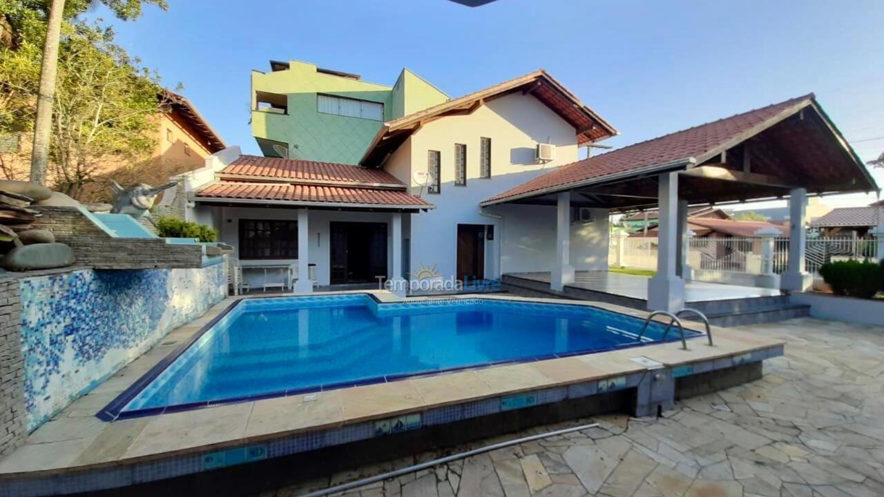 Casa para alquiler de vacaciones em Penha (Armaçao)