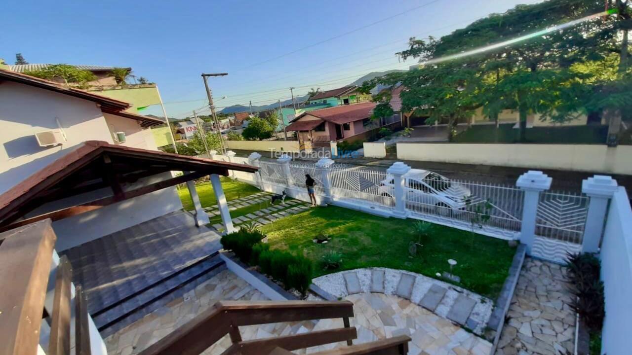 Casa para alquiler de vacaciones em Penha (Armaçao)