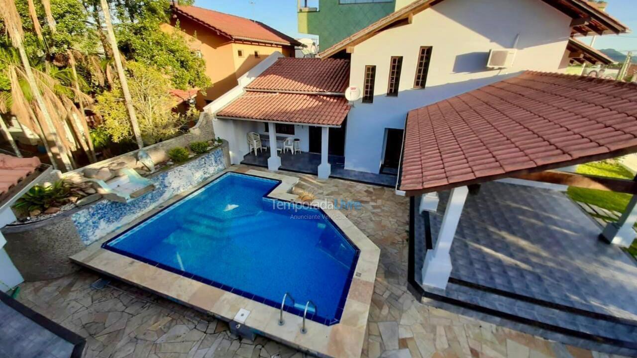 Casa para alquiler de vacaciones em Penha (Armaçao)