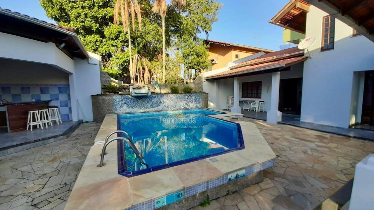 Casa para alquiler de vacaciones em Penha (Armaçao)