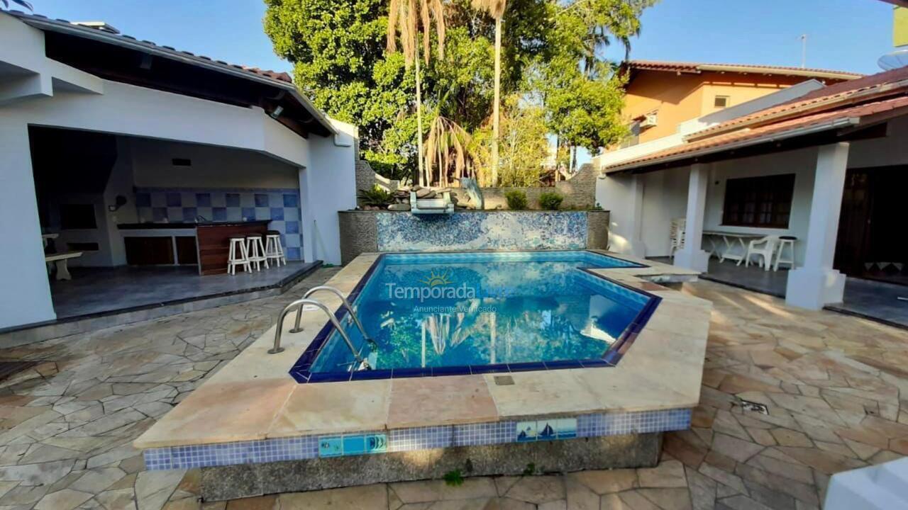 Casa para alquiler de vacaciones em Penha (Armaçao)