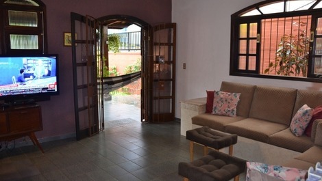 Agradable casa en Ubatuba a sólo 200mts del mar