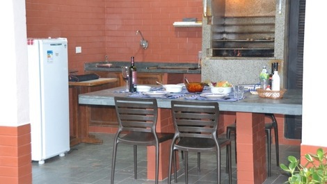 Agradable casa en Ubatuba a sólo 200mts del mar