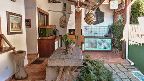 6 pessoas - 3 suites ar cond, tv wifi churrasq pisc, praia a 200 m