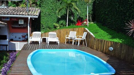6 pessoas - 3 suites ar cond, tv wifi churrasq pisc, praia a 200 m