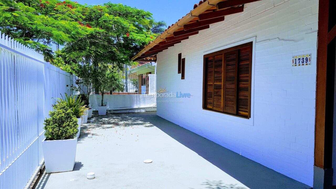 Casa para alquiler de vacaciones em Florianópolis (Praia da Daniela)