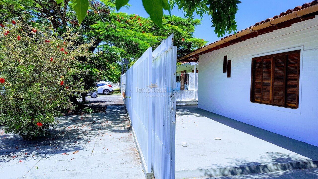 Casa para alquiler de vacaciones em Florianópolis (Praia da Daniela)