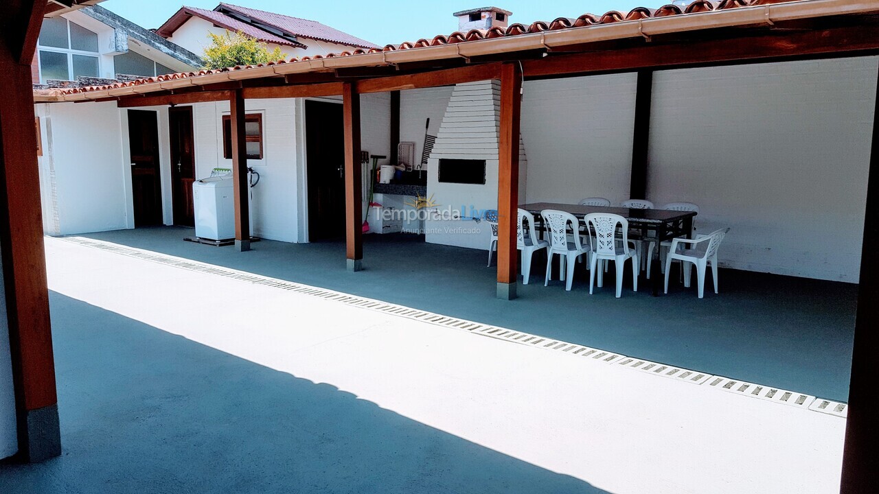 Casa para alquiler de vacaciones em Florianópolis (Praia da Daniela)