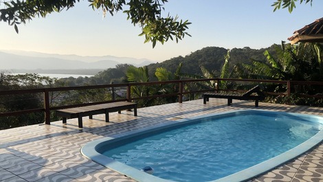 CASA AMPLIA CON PILETA Y VISTA PARA LA LAGUNA EN PRAIA DE FERRUGEM