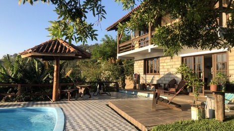 CASA AMPLIA CON PILETA Y VISTA PARA LA LAGUNA EN PRAIA DE FERRUGEM