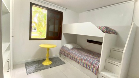 Casa Impecável com 5 Suítes na Praia do Forte