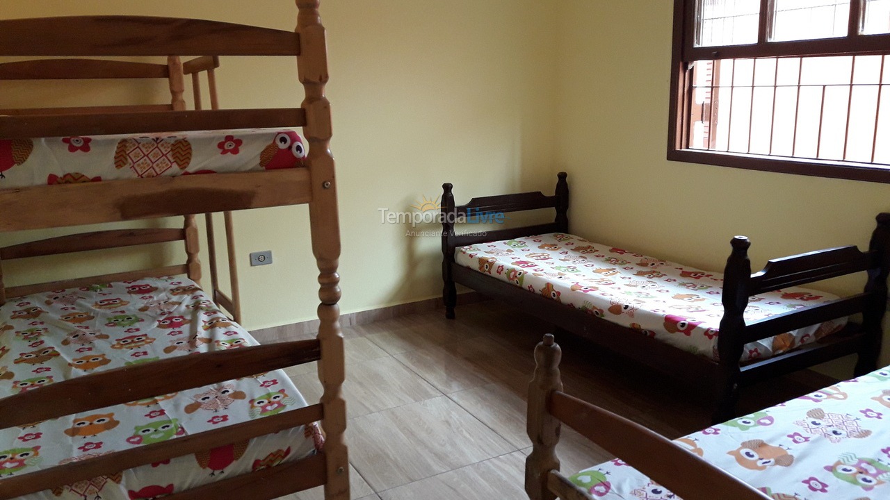 Casa para alquiler de vacaciones em Mongaguá (Balneario de Itaoca)
