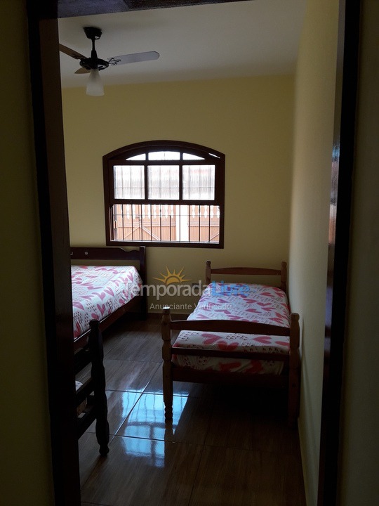 Casa para alquiler de vacaciones em Mongaguá (Balneario de Itaoca)