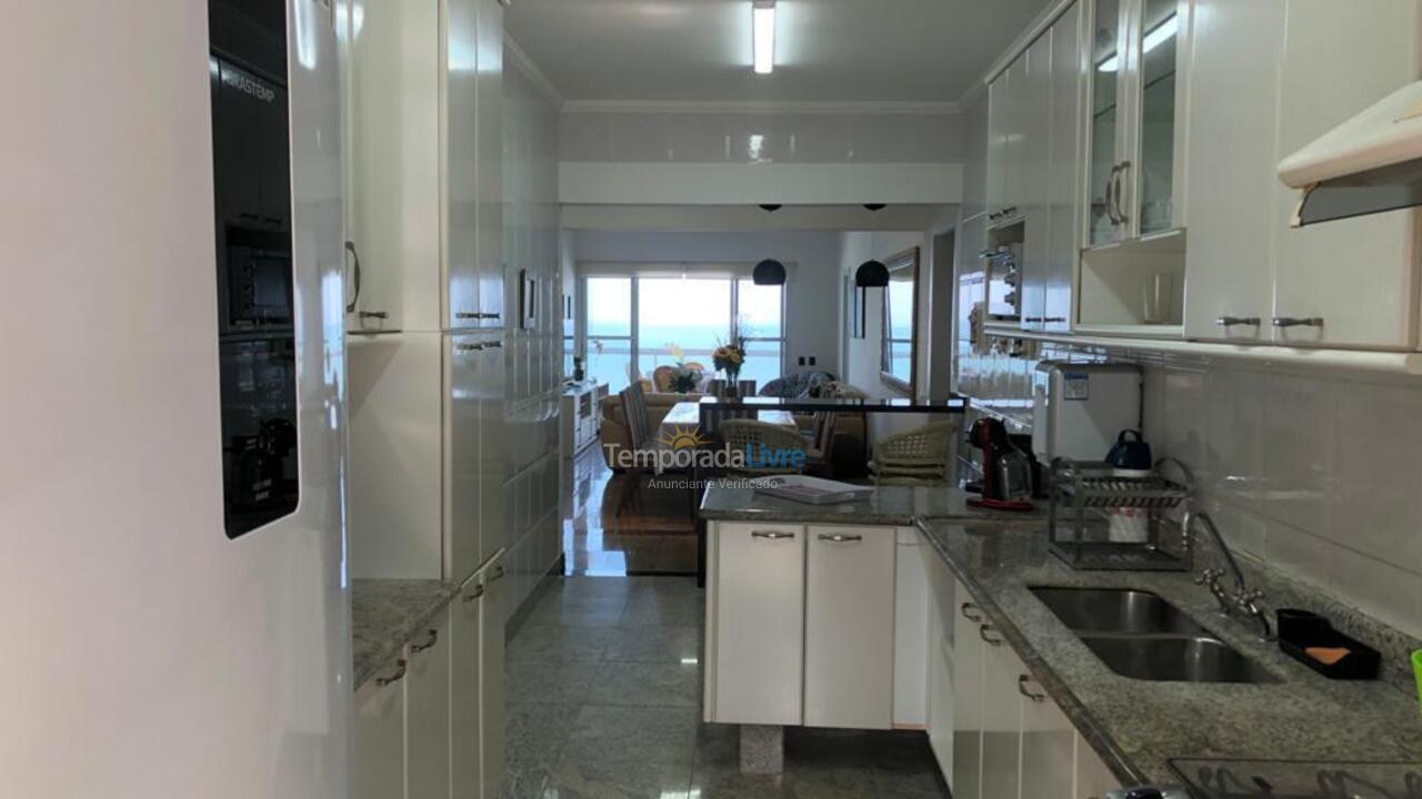 Apartamento para aluguel de temporada em Guarujá (Pitangueiras)