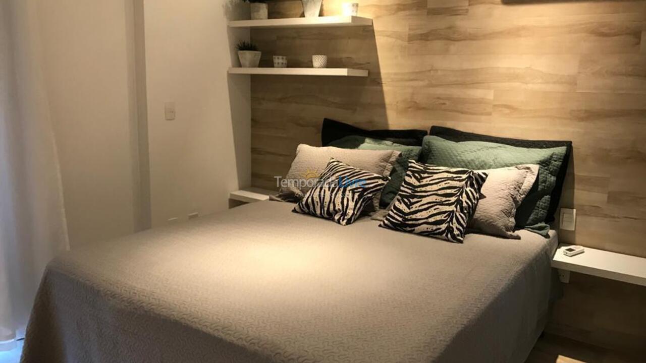 Apartamento para aluguel de temporada em Itapema (Meia Praia)
