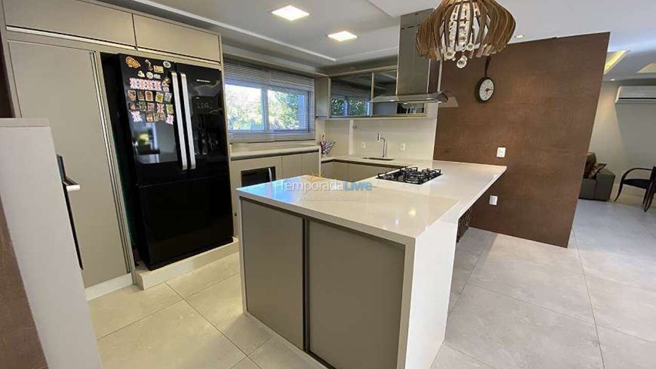 Casa para alquiler de vacaciones em Florianopolis (Jurerê Internacional)