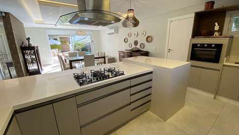 NUEVA Casa con 07 dorm/ Piscina / PRECIOS del VERANO SOLAMENTE por CONSULTA!