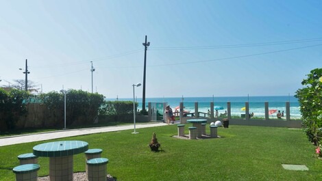 Foot in the sand, pool, in the center of Praia dos Ingleses!