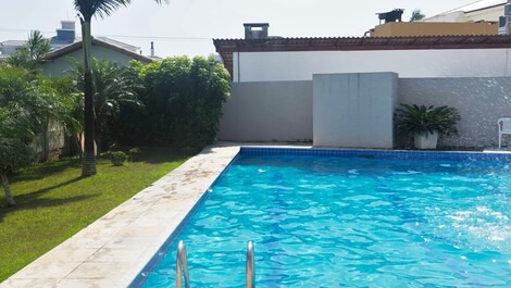 Foot in the sand, pool, in the center of Praia dos Ingleses!