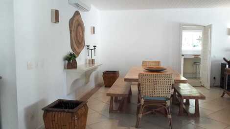 Casa na praia da Baleia disponível réveillon.