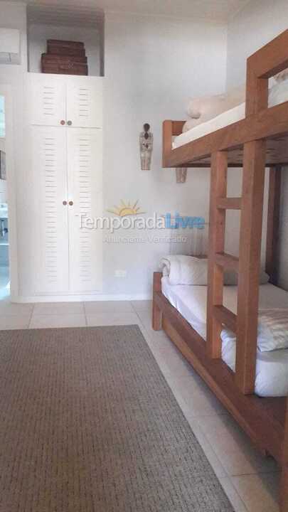 Casa para aluguel de temporada em São Sebastião (Praia da Baleia)