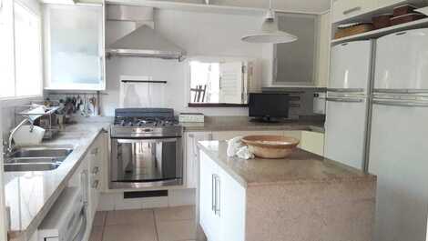 Casa na praia da Baleia disponível réveillon.