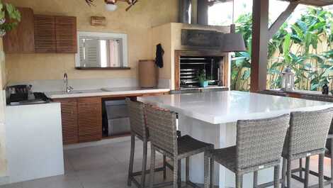 Casa na praia da Baleia disponível réveillon.