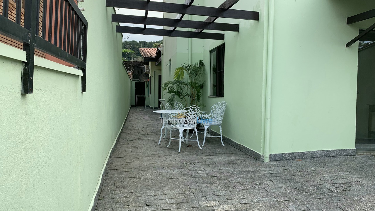 Casa para alquiler de vacaciones em Ubatuba (Praia das Toninhas)