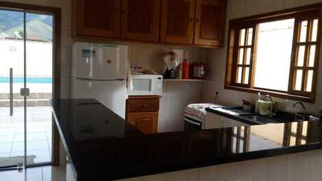 Casa a 400 metros de la playa de Maranduba